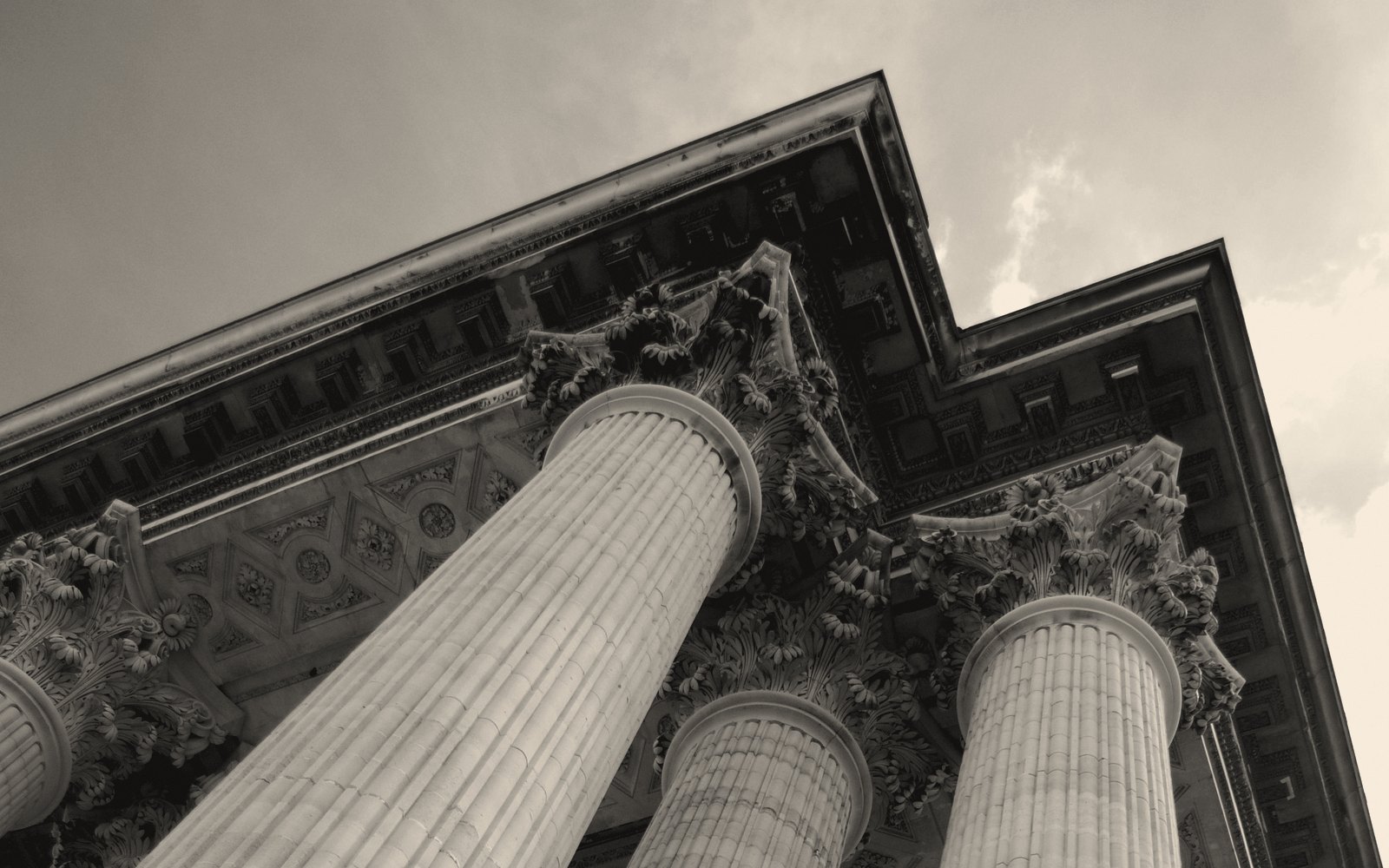 Fluted Corinthian columns of the Panthéon de Paris, viewed from below against the sky
